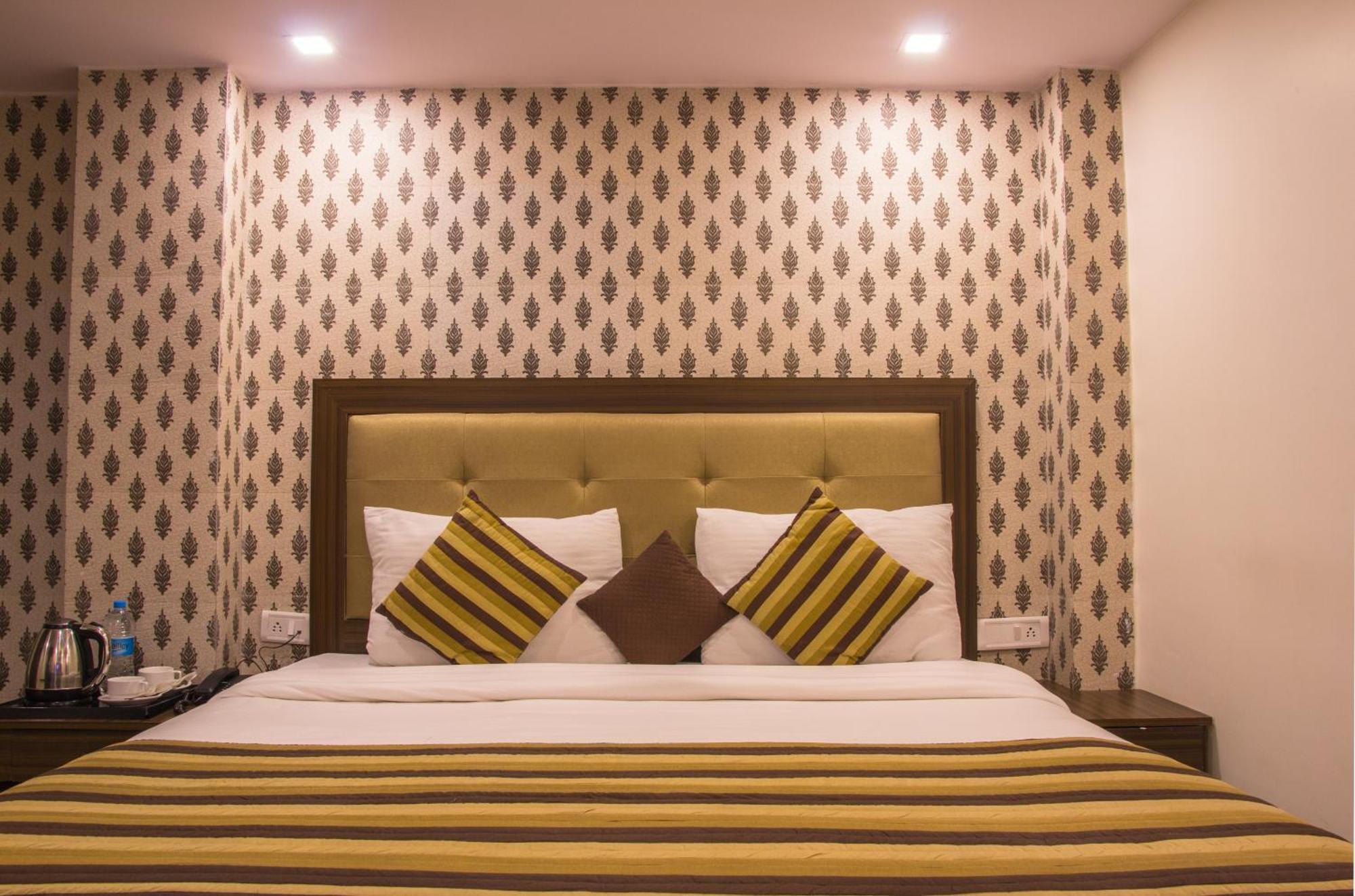 Hotel Pawan Plaza Near Sir Ganga Ram Hospital Delhi  Eksteriør bilde